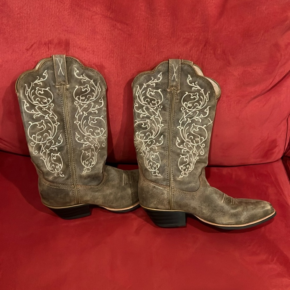 Twisted Boots Embroidered cow girl boots